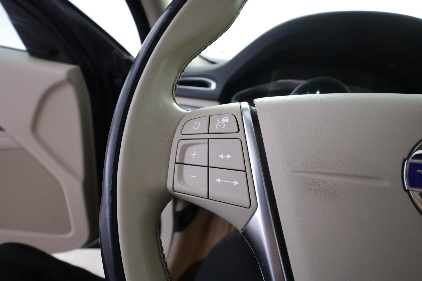 VOLVO XC70 2016