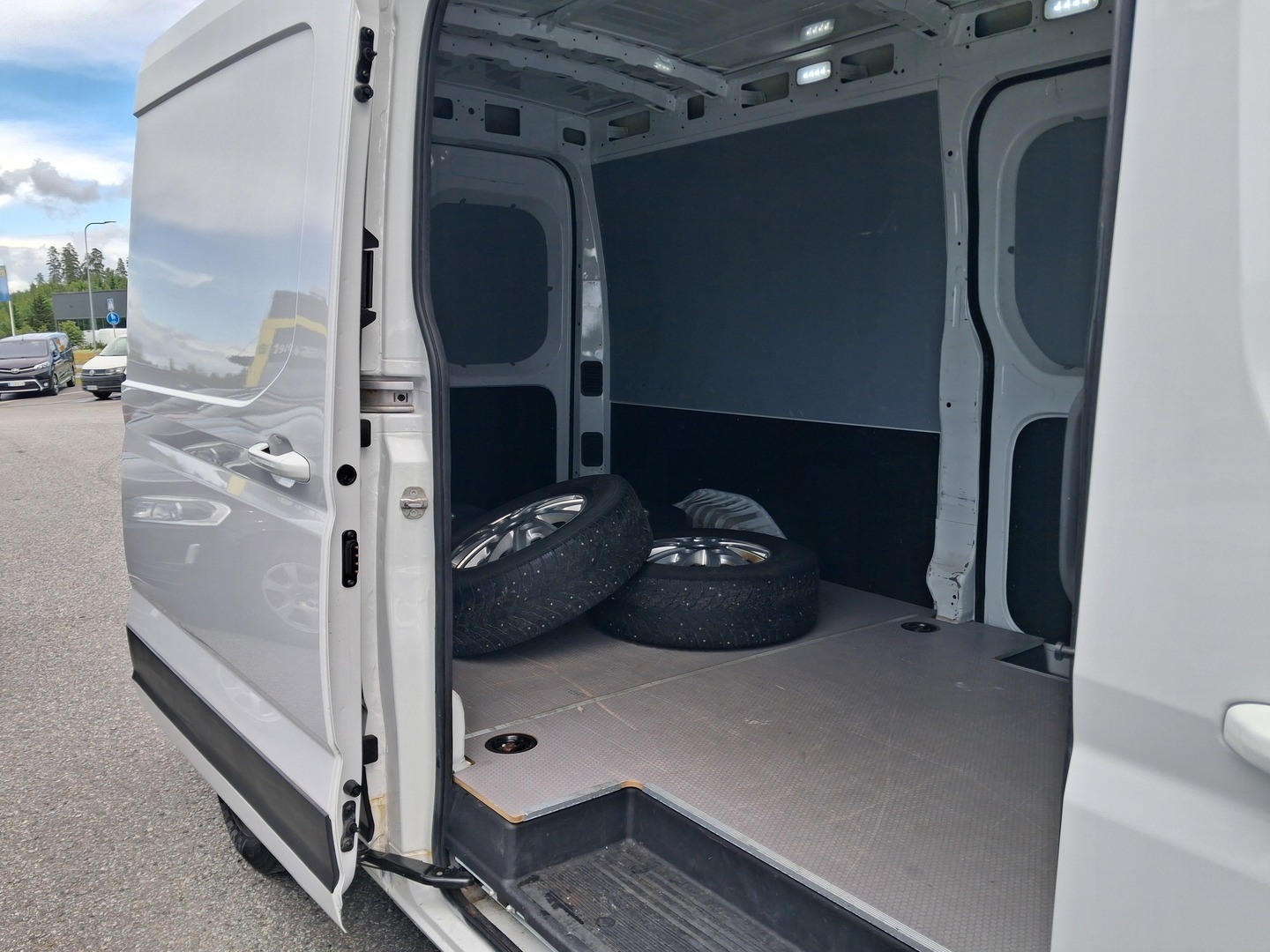 MAXUS E-DELIVER 9 2023