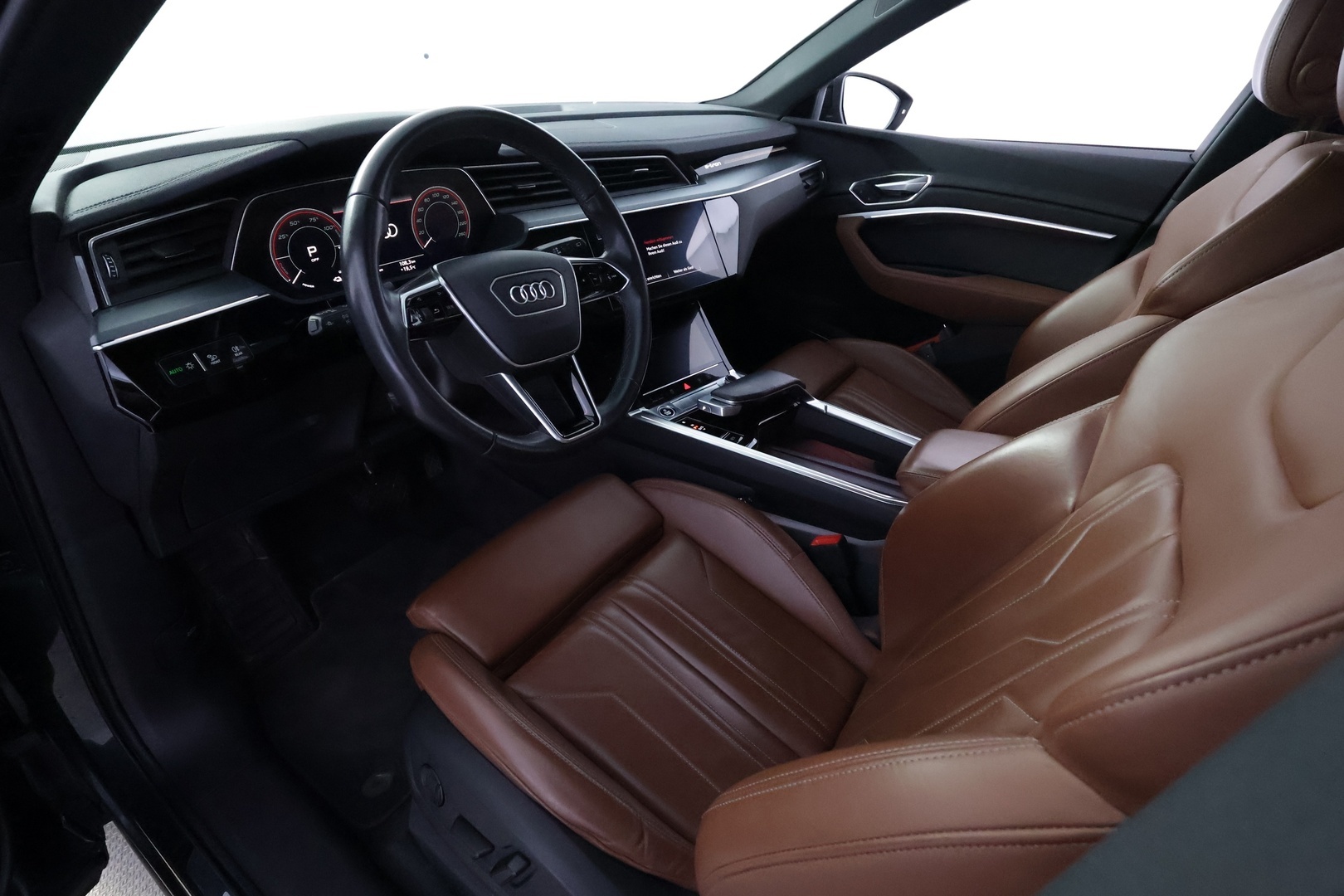 AUDI Q8 E-TRON 10