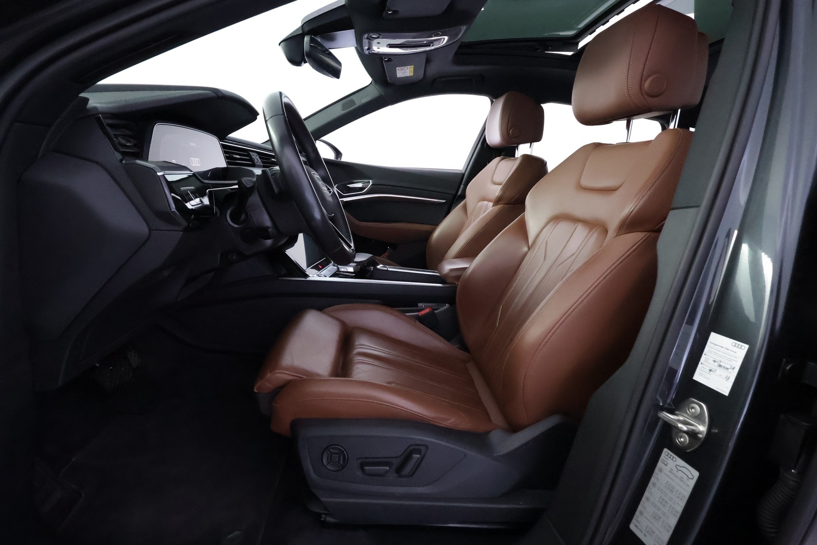 AUDI Q8 E-TRON 11
