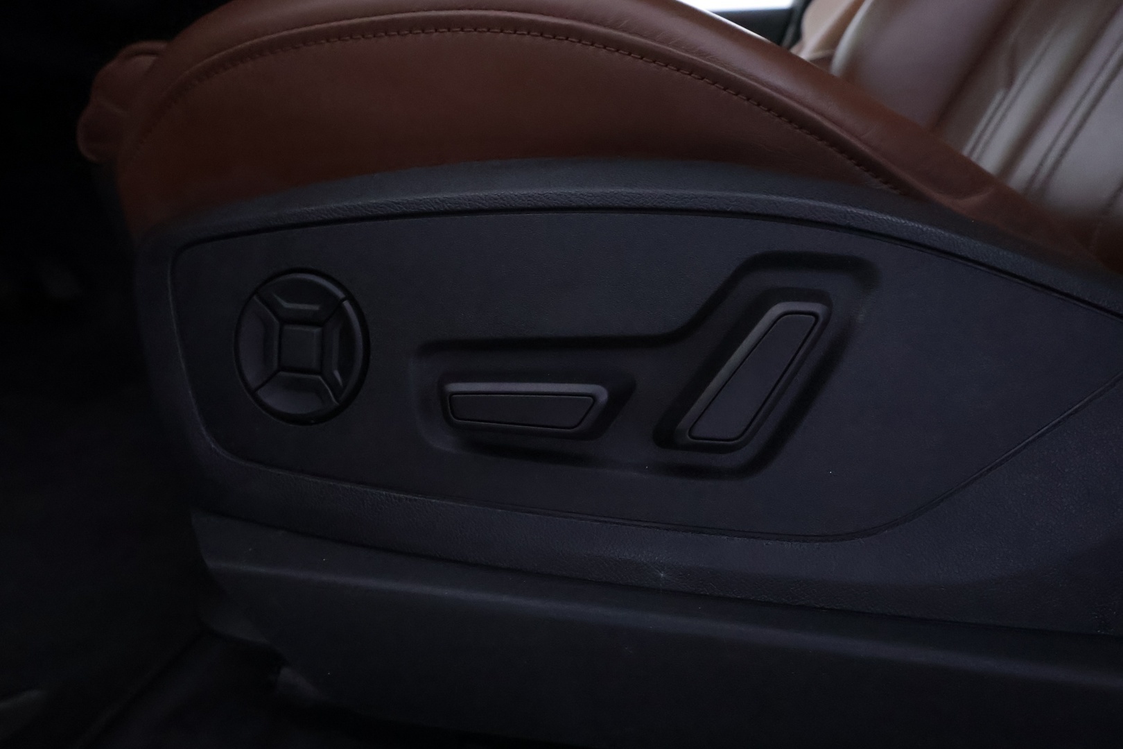 AUDI Q8 E-TRON 14