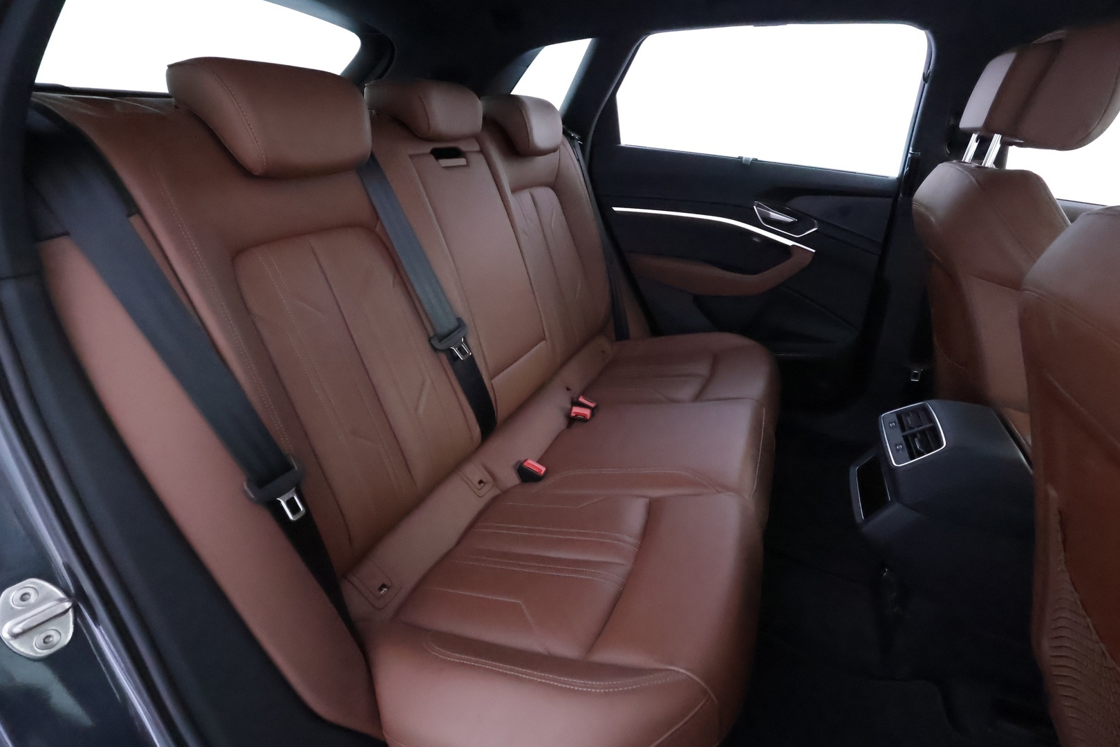 AUDI Q8 E-TRON 26