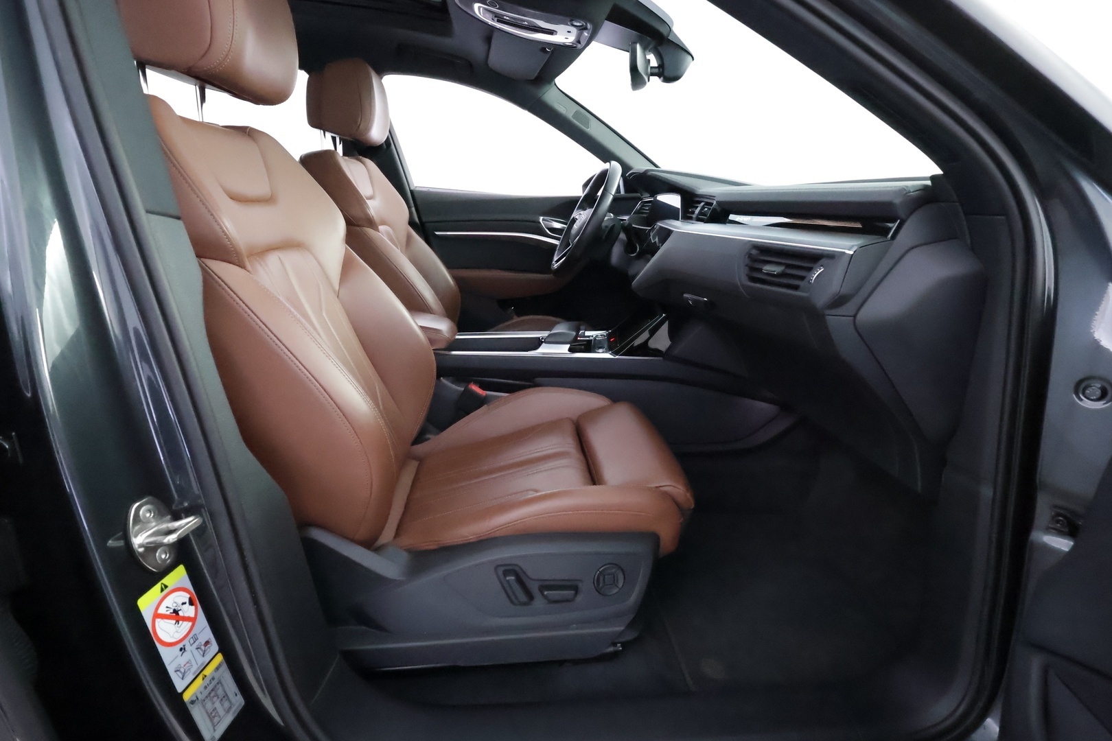 AUDI Q8 E-TRON 28