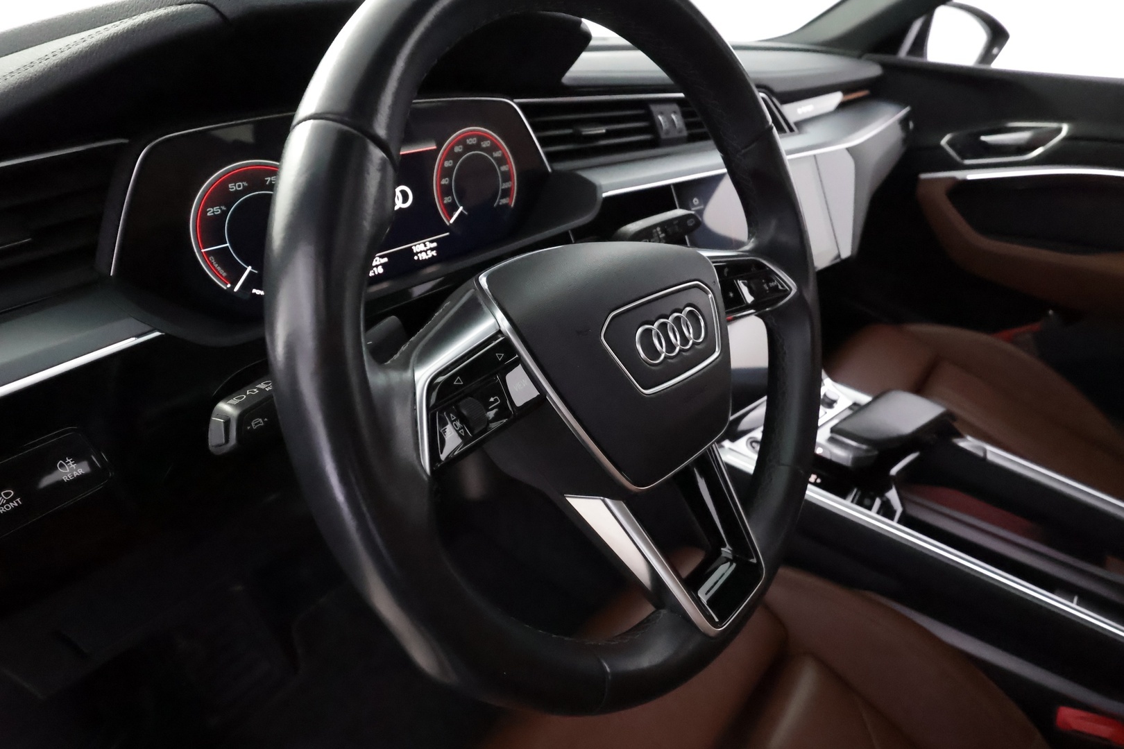 AUDI Q8 E-TRON 31