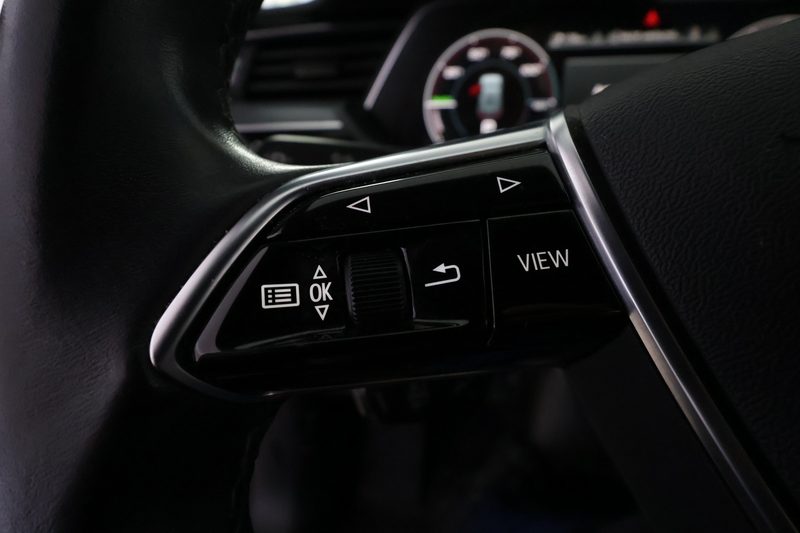 AUDI Q8 E-TRON 32