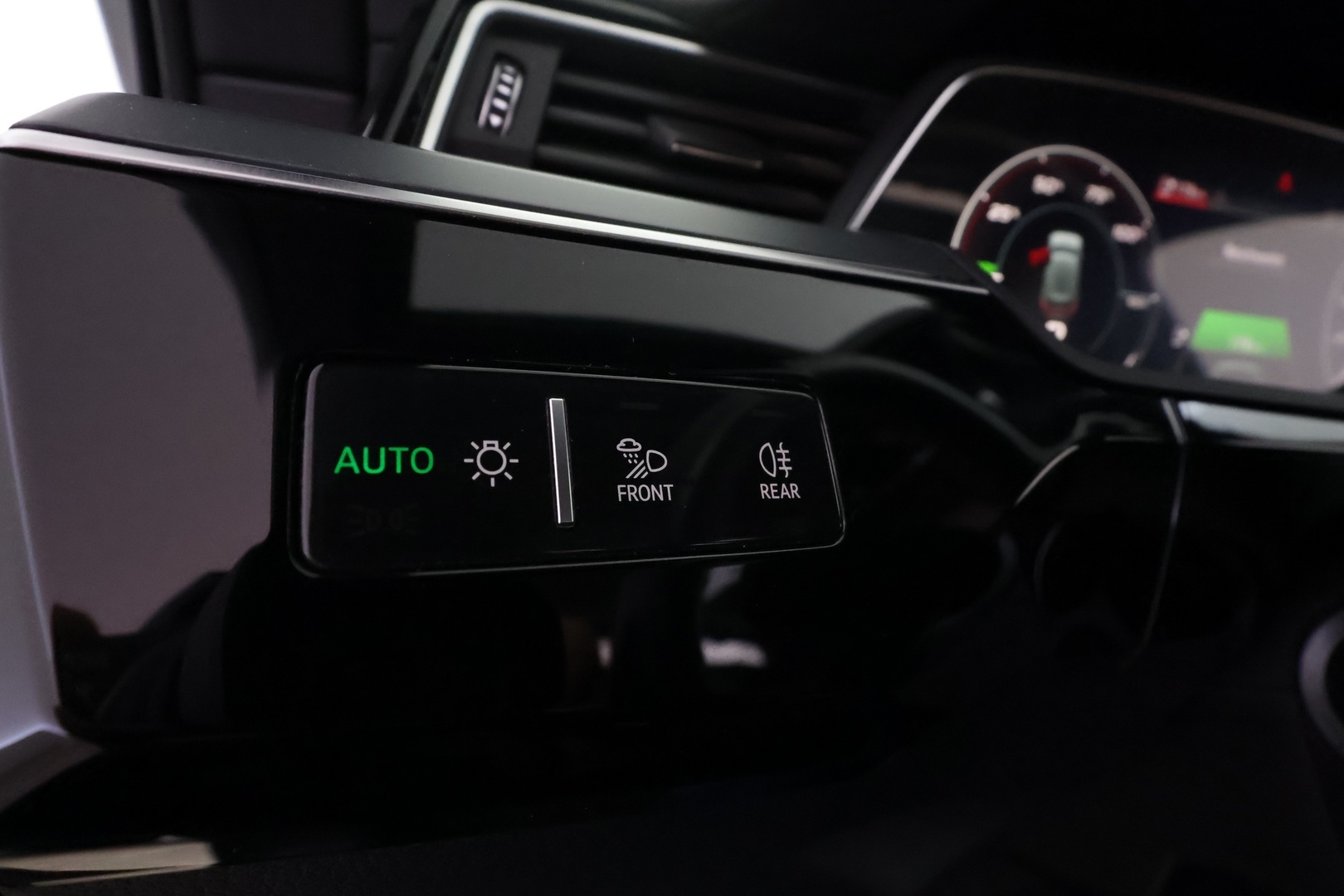 AUDI Q8 E-TRON 35