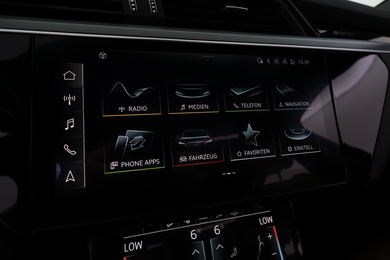 AUDI Q8 E-TRON 38
