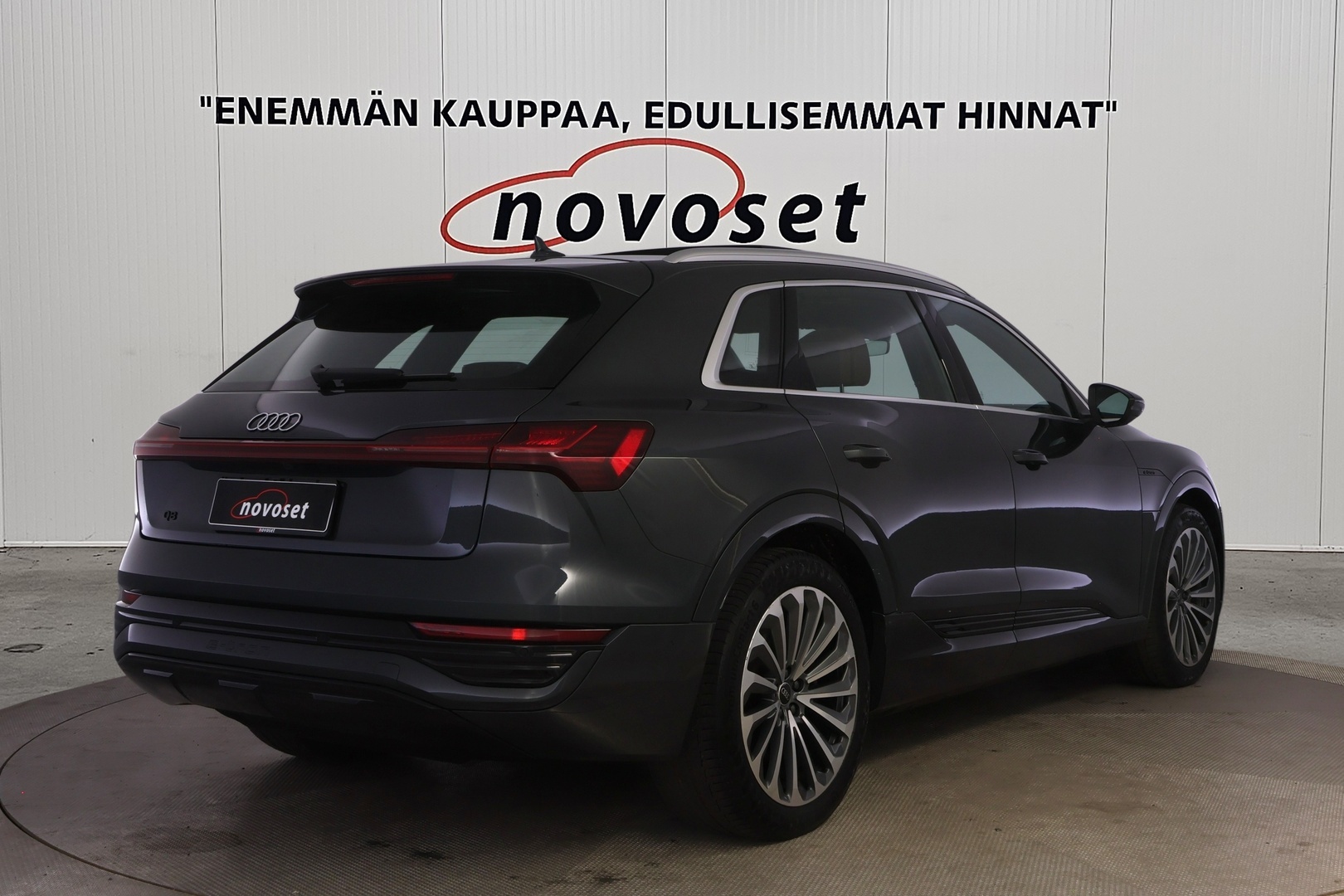 AUDI Q8 E-TRON 4