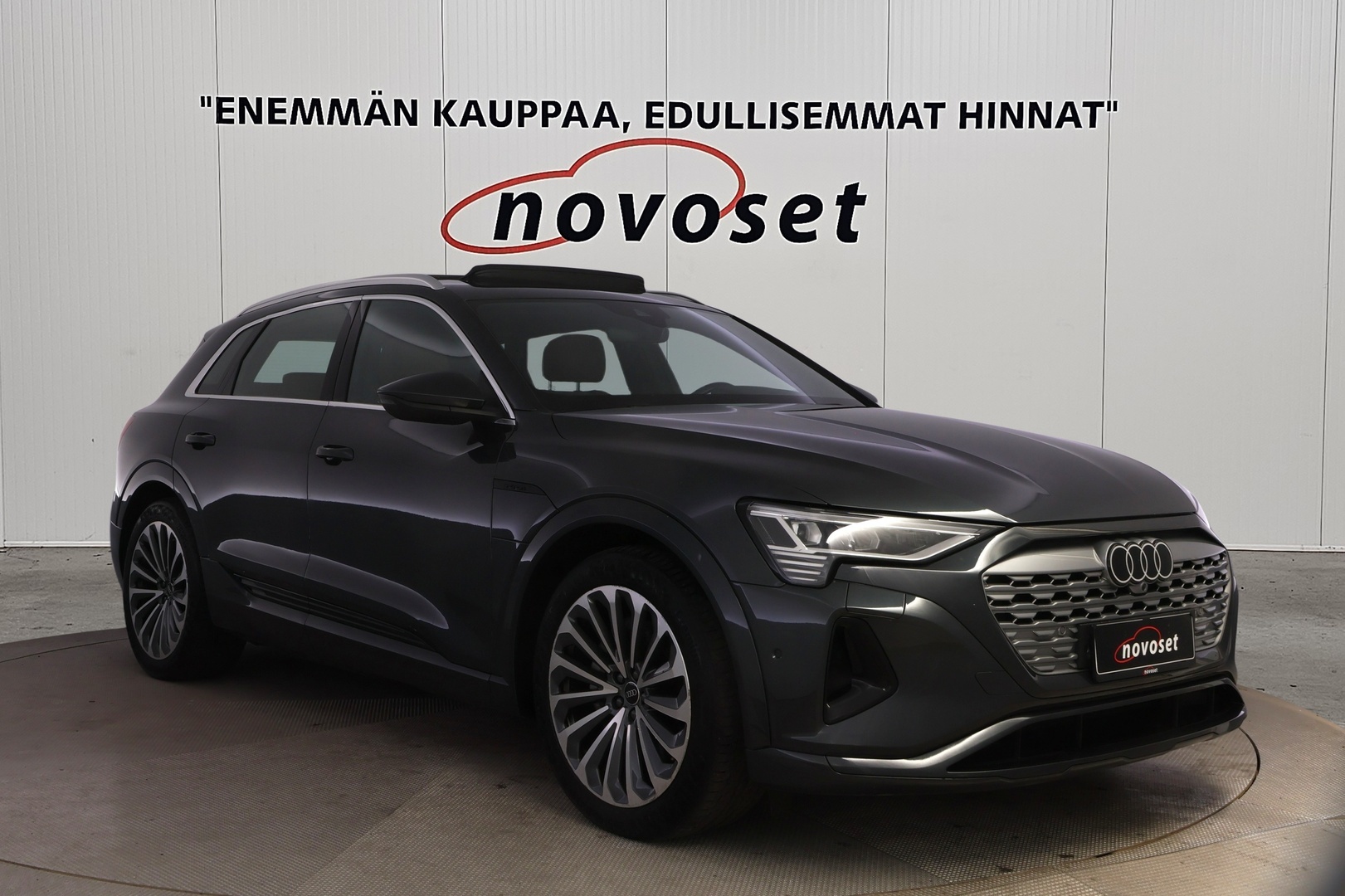 AUDI Q8 E-TRON 5