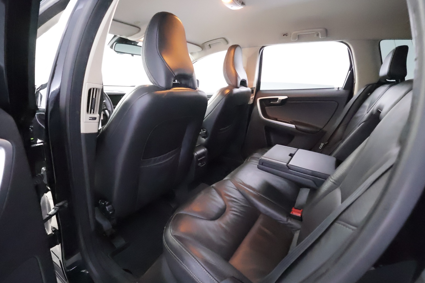VOLVO XC60 11