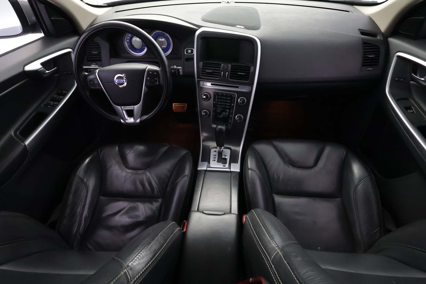 VOLVO XC60 29