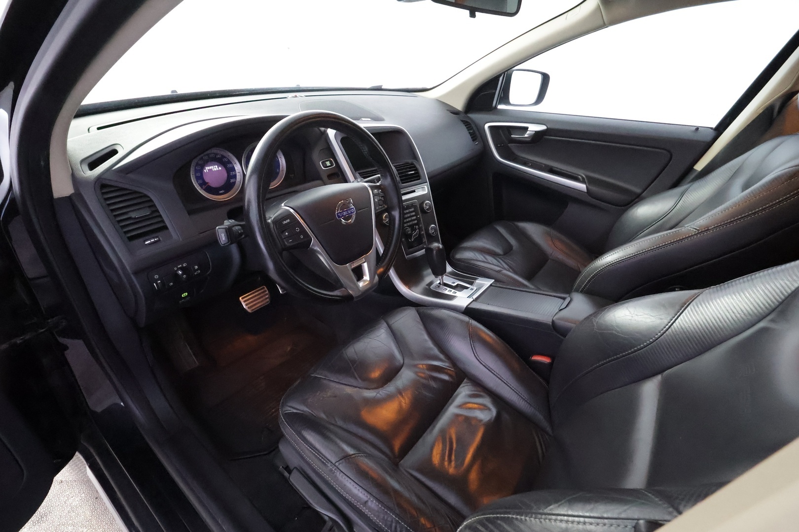 VOLVO XC60 7