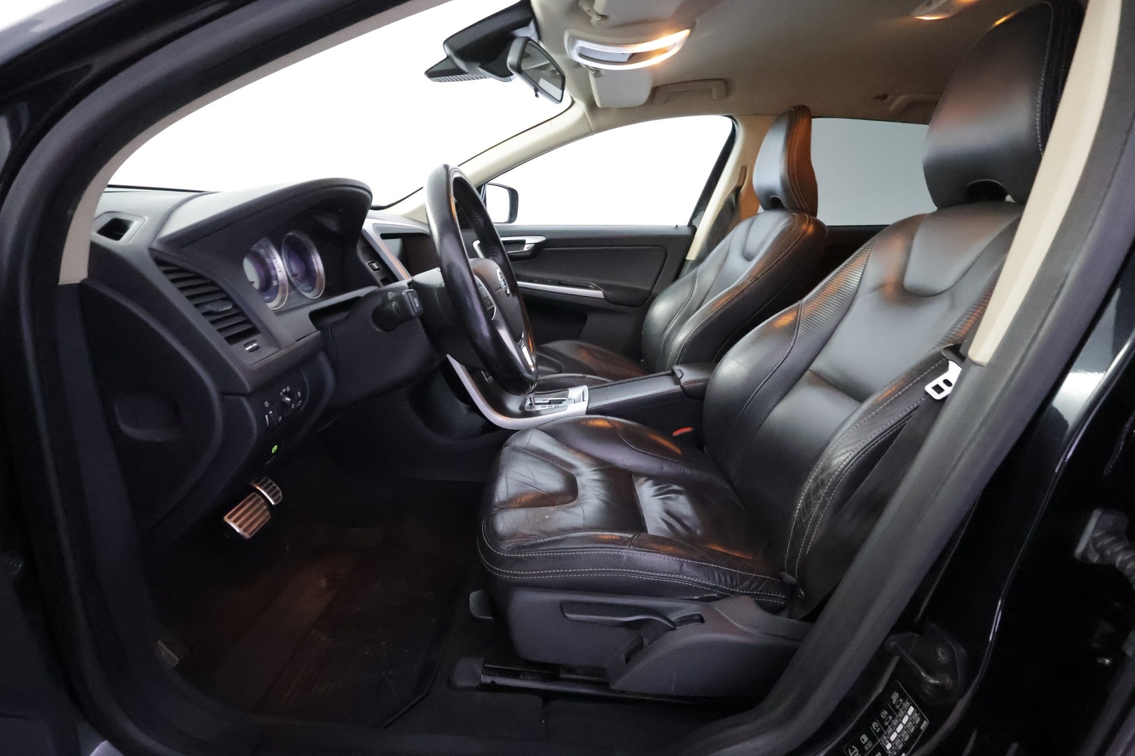 VOLVO XC60 8