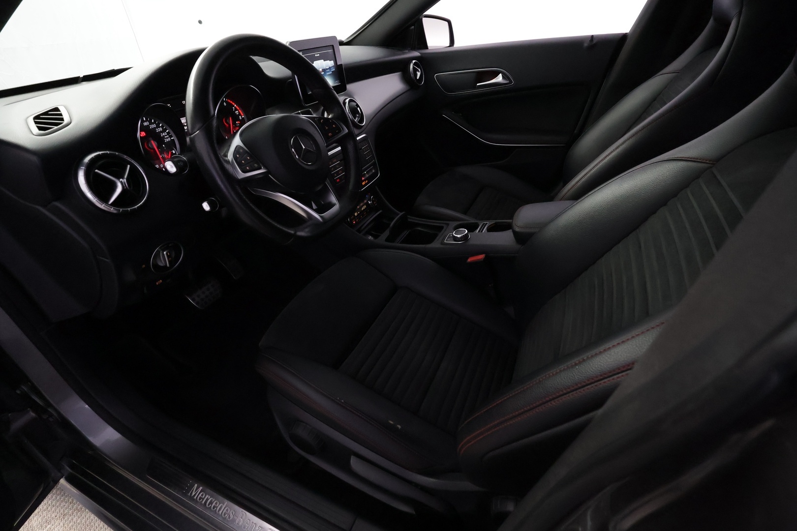 MERCEDES-BENZ CLA 2016