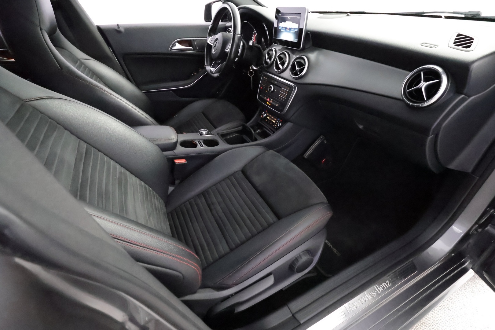 MERCEDES-BENZ CLA 2016