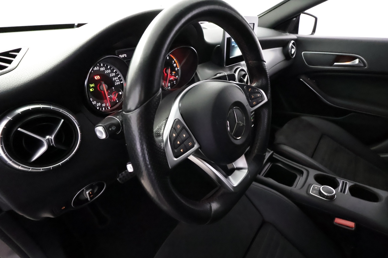 MERCEDES-BENZ CLA 2016