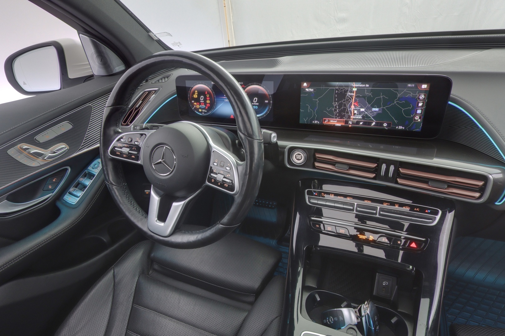 MERCEDES-BENZ EQC 8