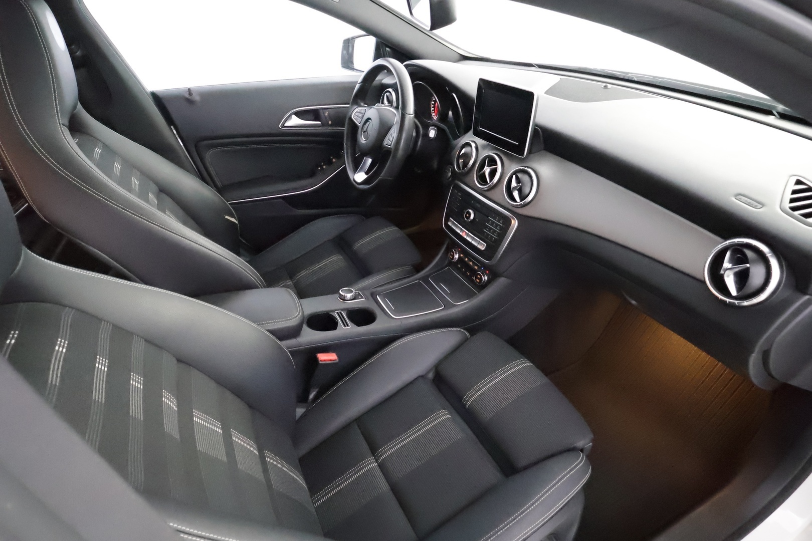 MERCEDES-BENZ CLA 2017