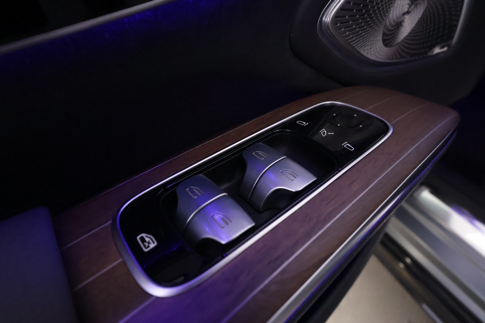 MERCEDES-BENZ EQS 2022