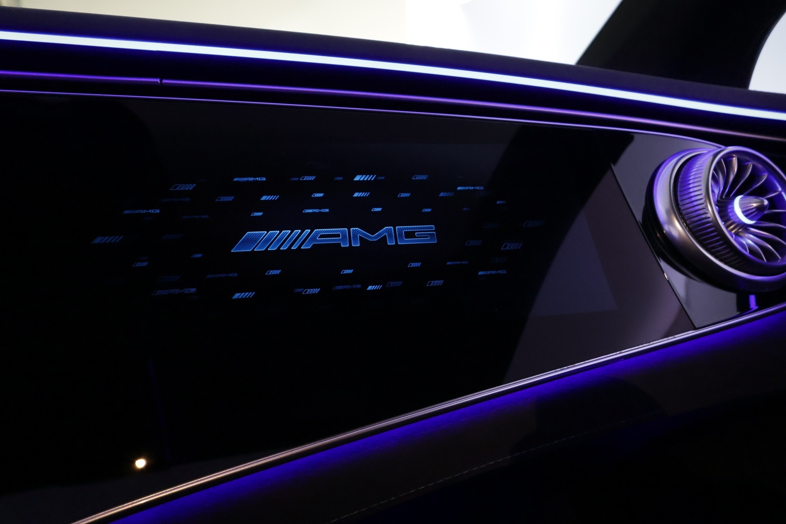MERCEDES-BENZ EQS 2022