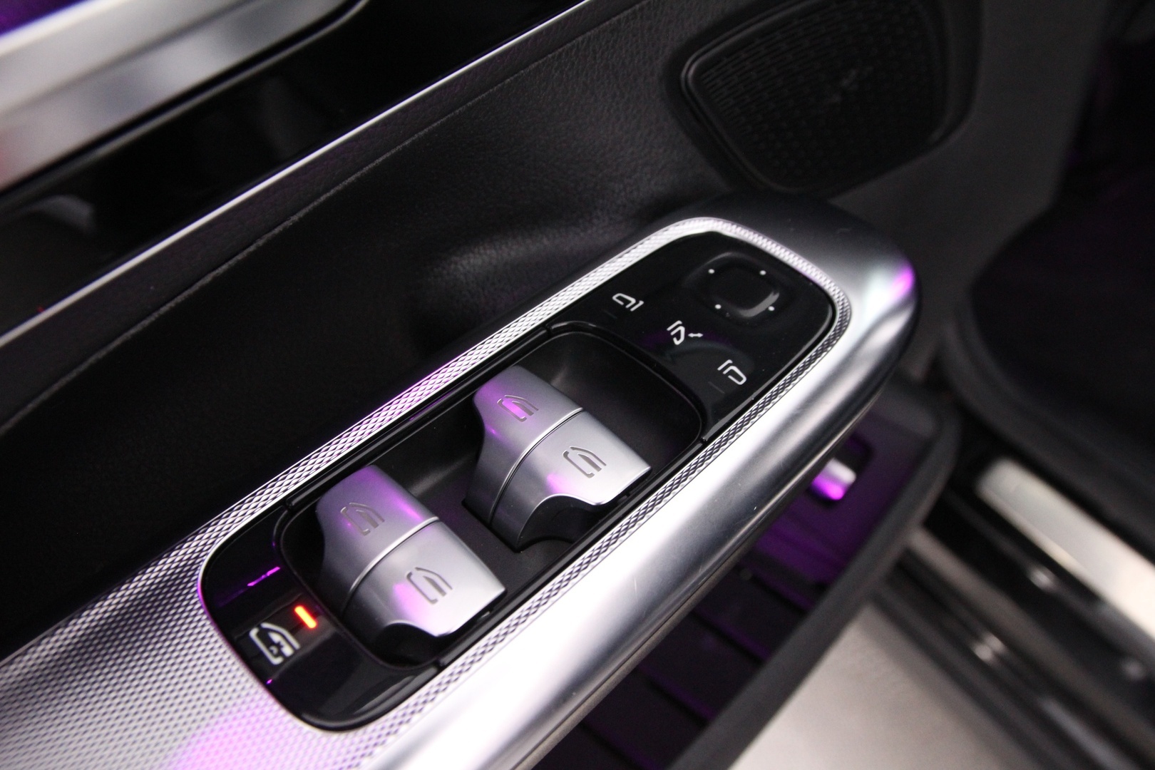 MERCEDES-BENZ EQE 2023