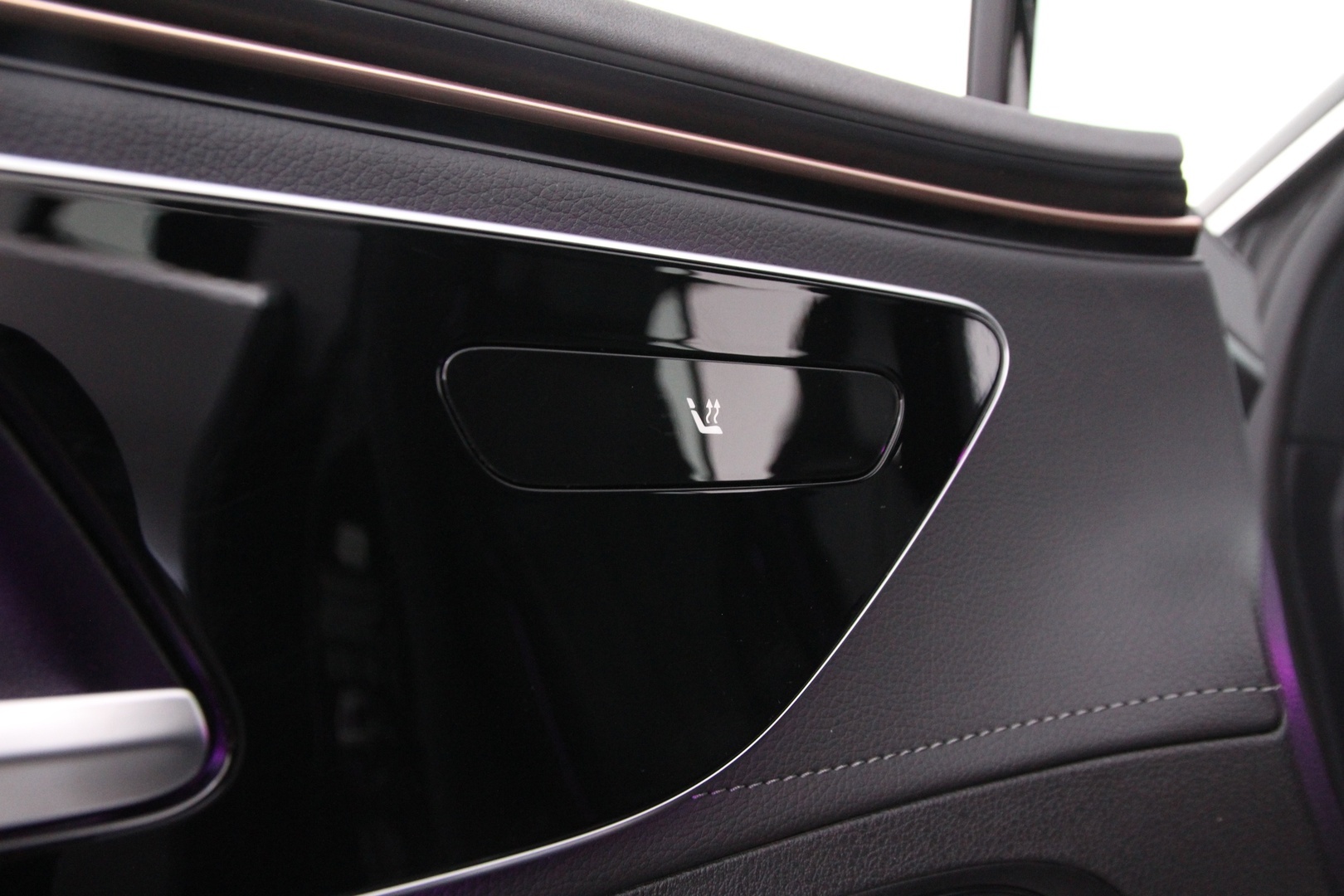 MERCEDES-BENZ EQE 2023