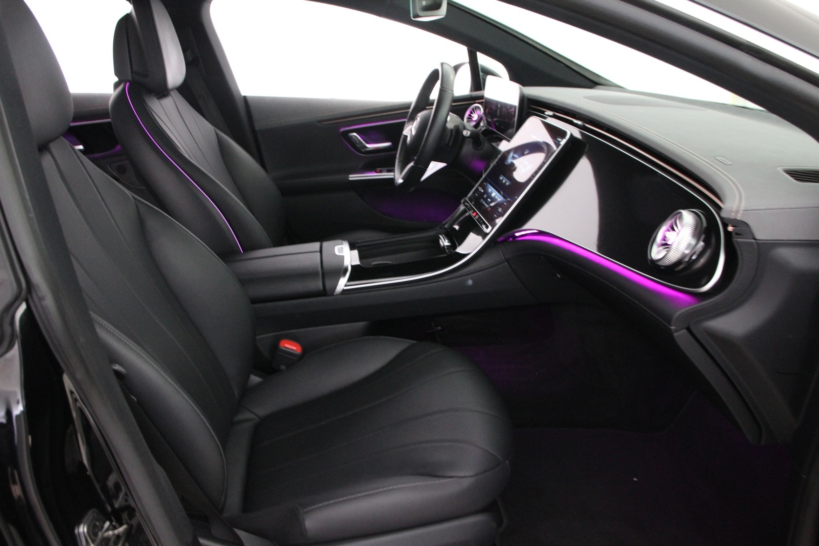 MERCEDES-BENZ EQE 2023