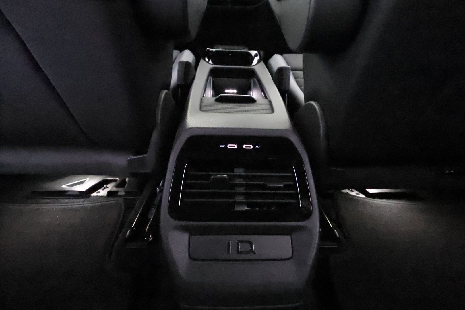 VOLKSWAGEN ID.5 18