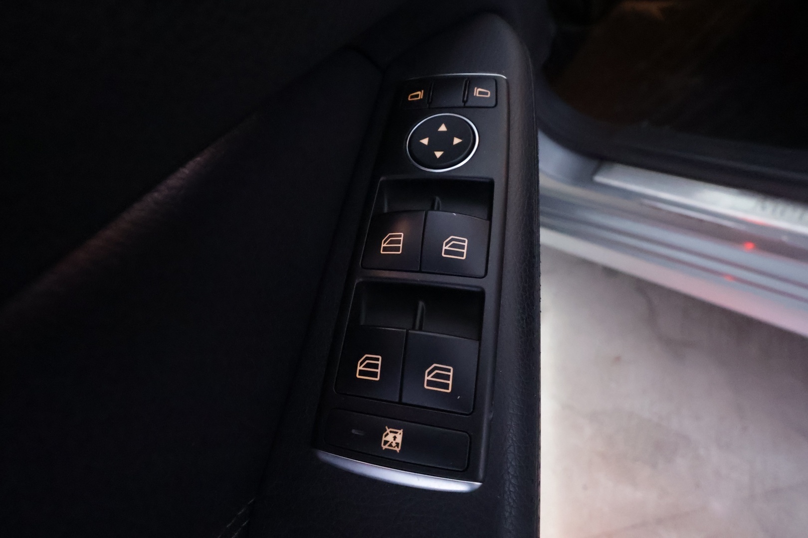 MERCEDES-BENZ E 13
