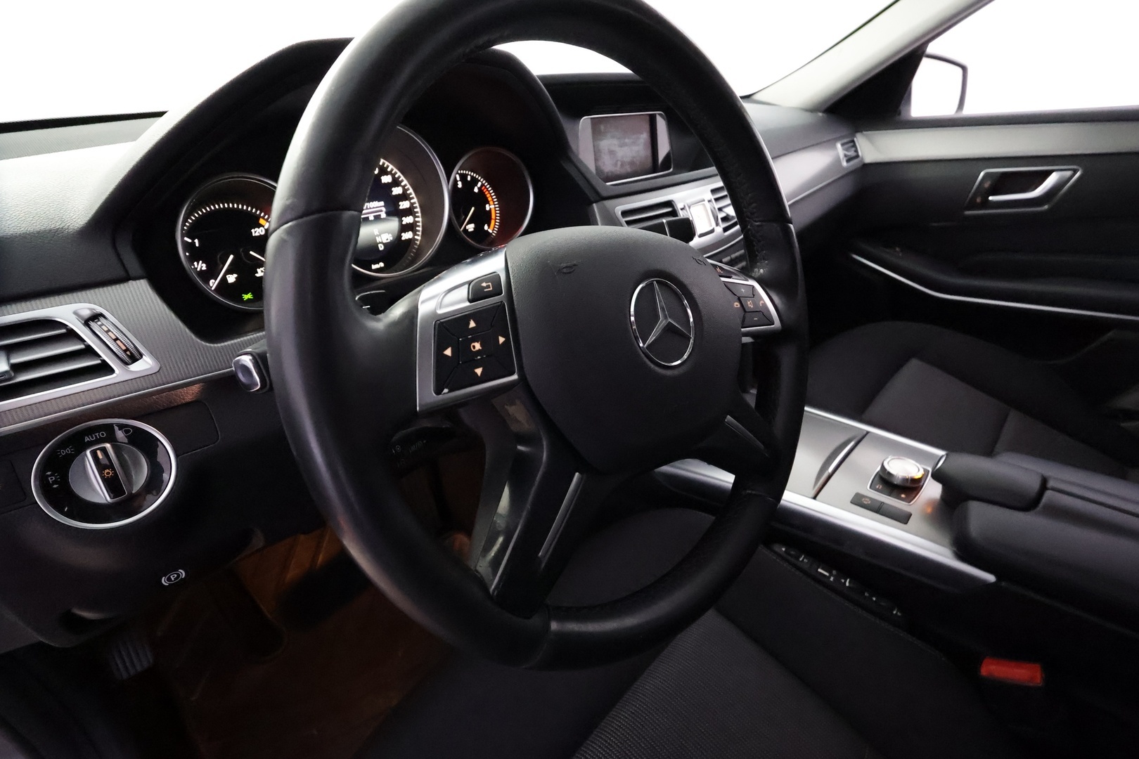 MERCEDES-BENZ E 27
