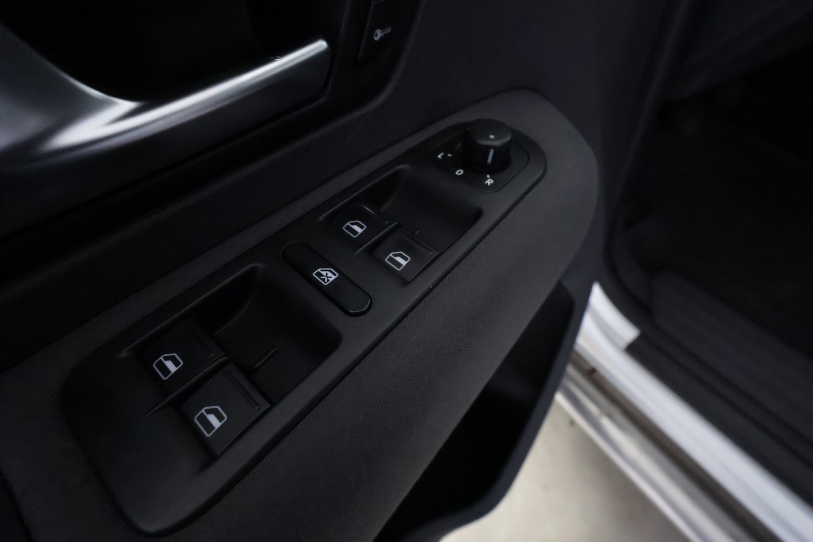 VOLKSWAGEN Amarok 2012