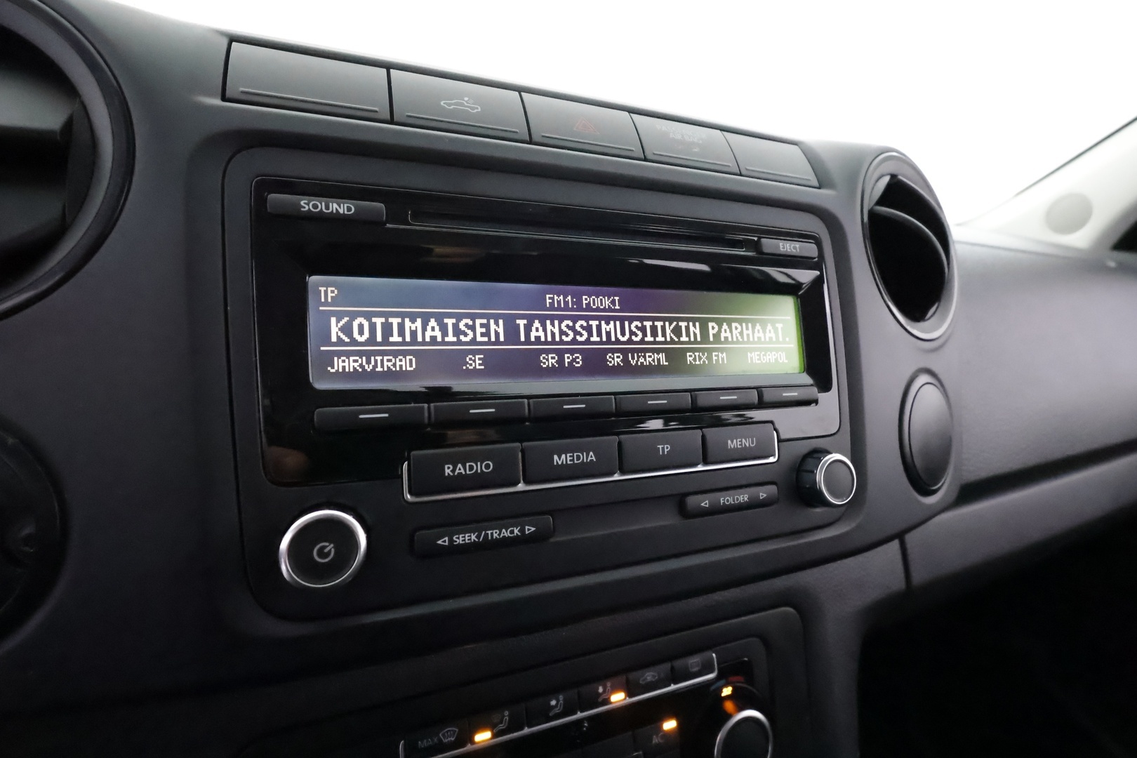 VOLKSWAGEN Amarok 2012