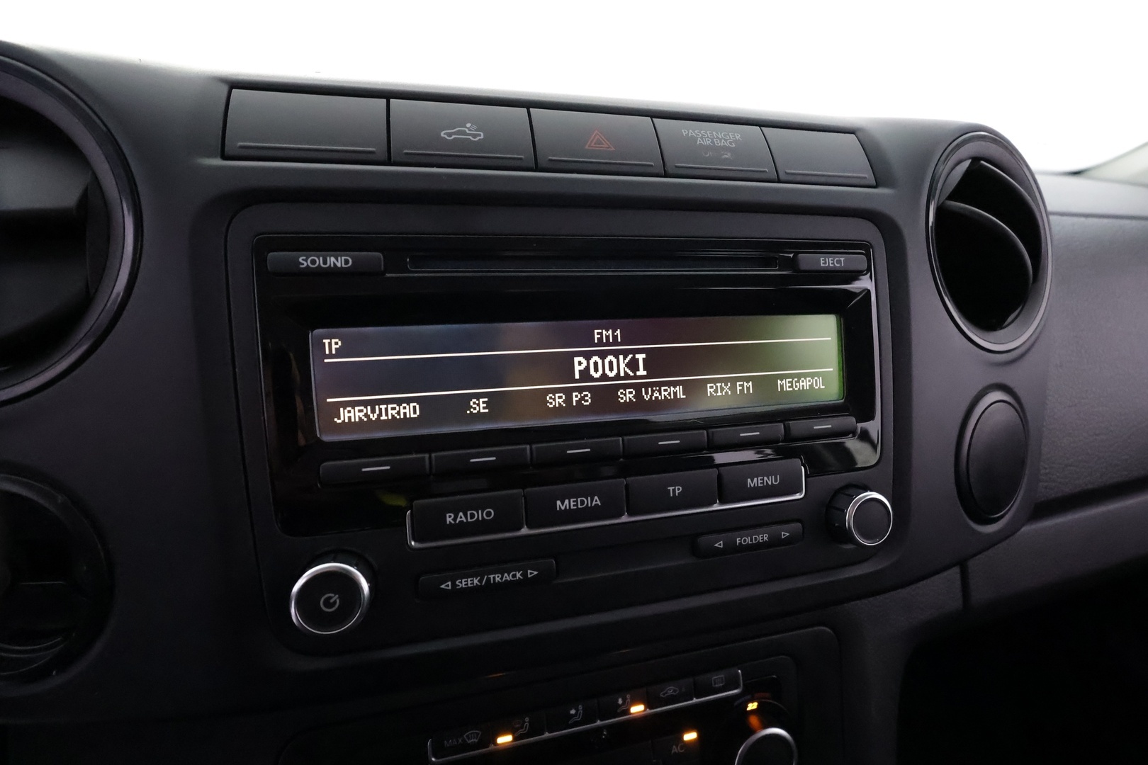 VOLKSWAGEN Amarok 2012