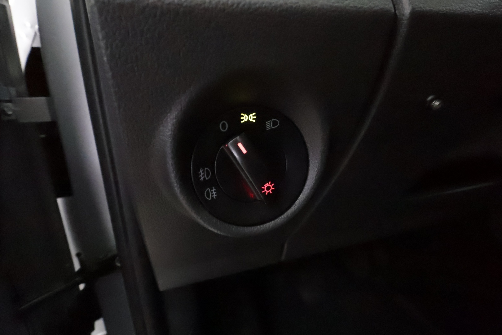 VOLKSWAGEN Amarok 2012