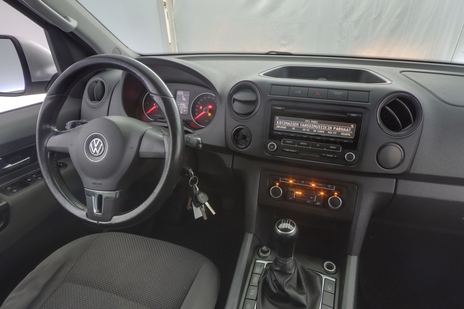 VOLKSWAGEN Amarok 2012
