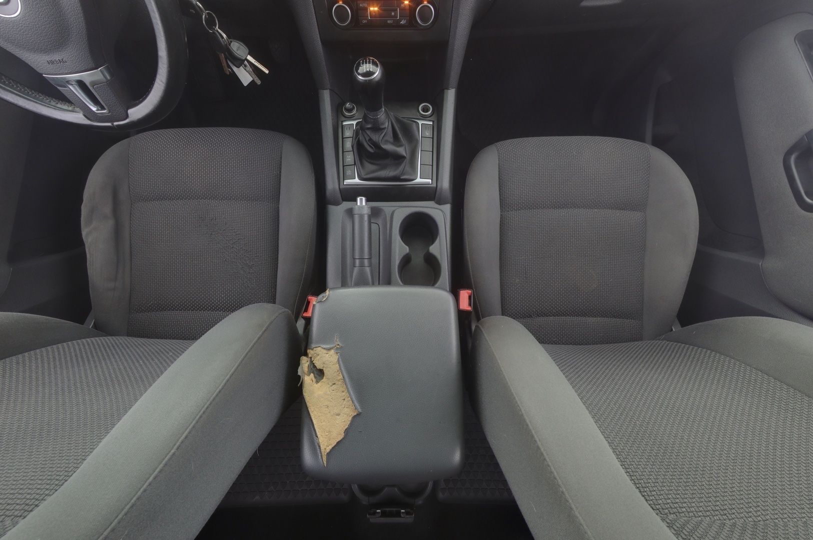 VOLKSWAGEN Amarok 2012