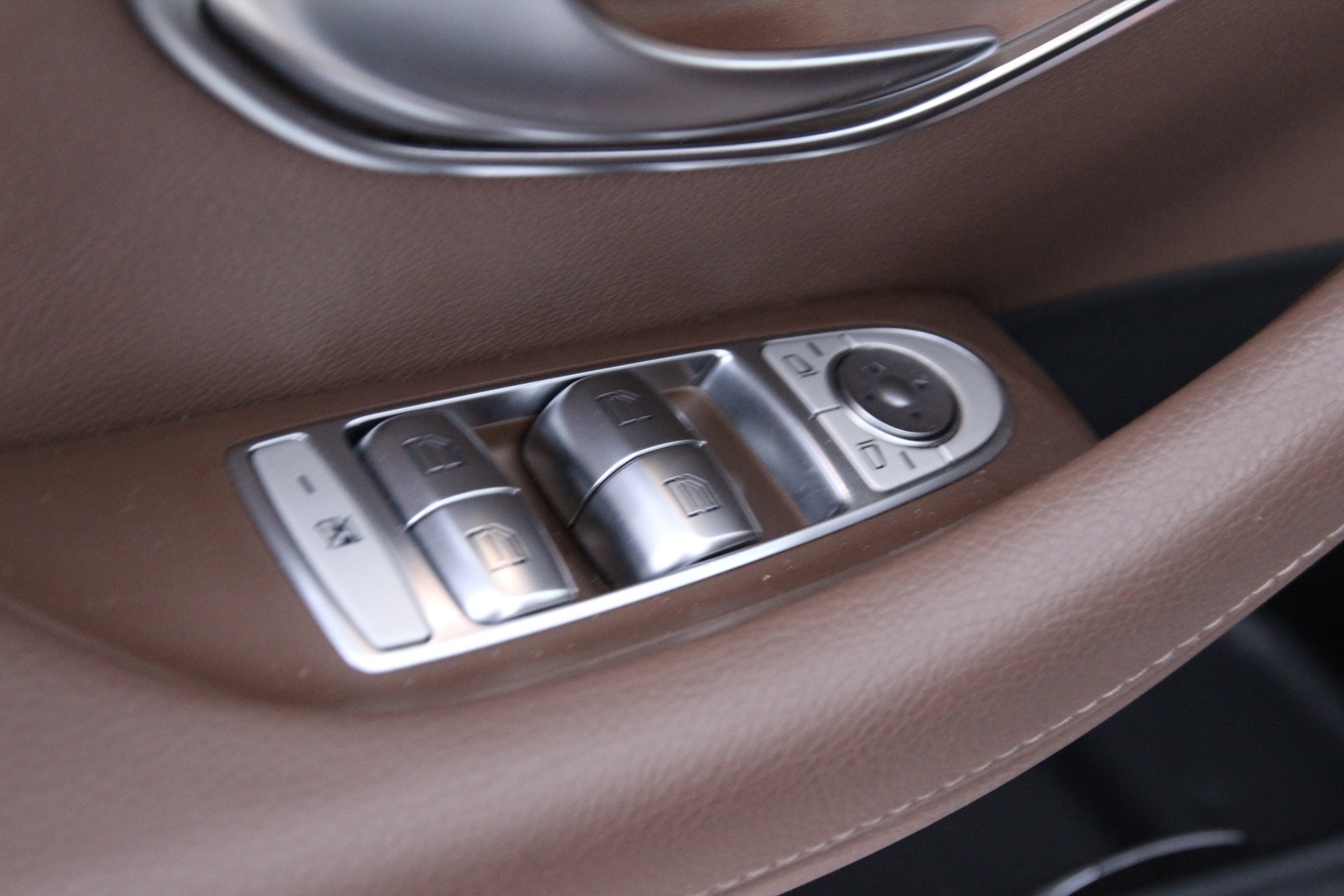 MERCEDES-BENZ E 2018