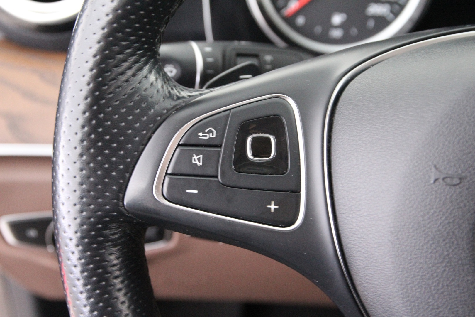 MERCEDES-BENZ E 2018