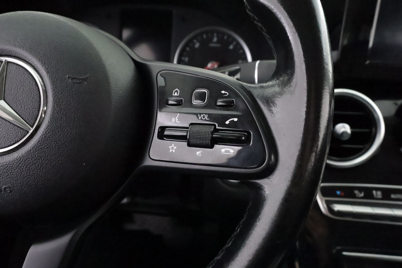 MERCEDES-BENZ C 2019