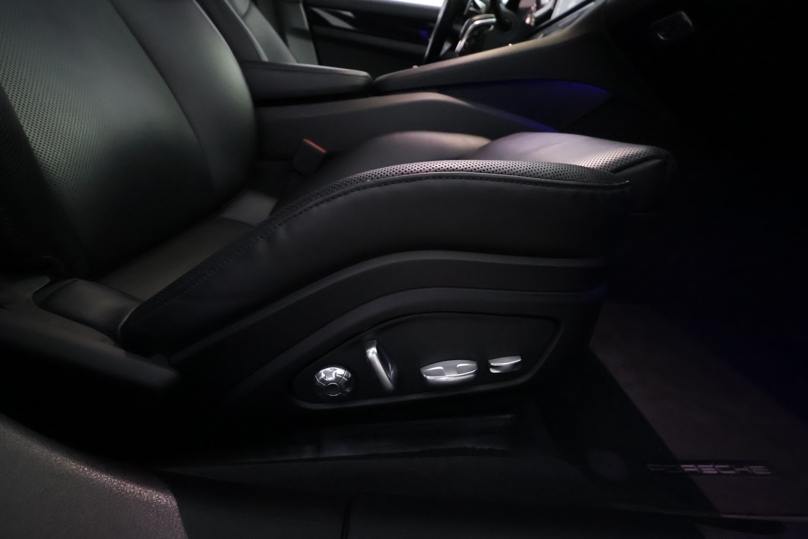 PORSCHE Panamera 2018