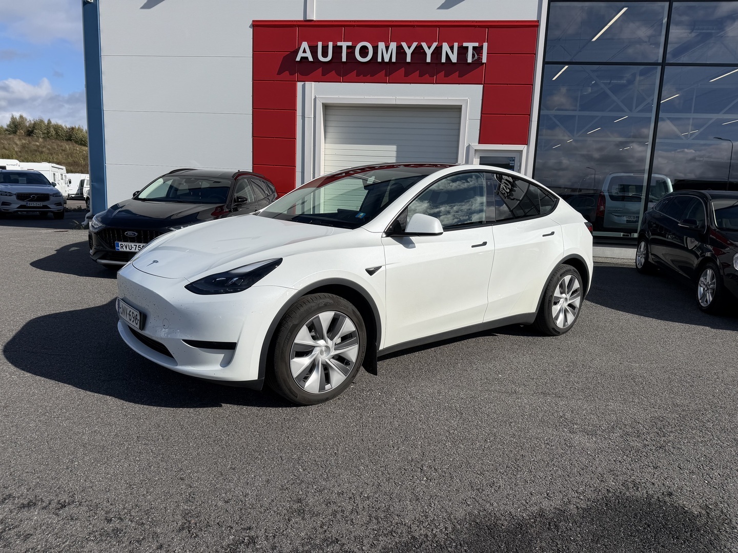 TESLA Model Y 2024