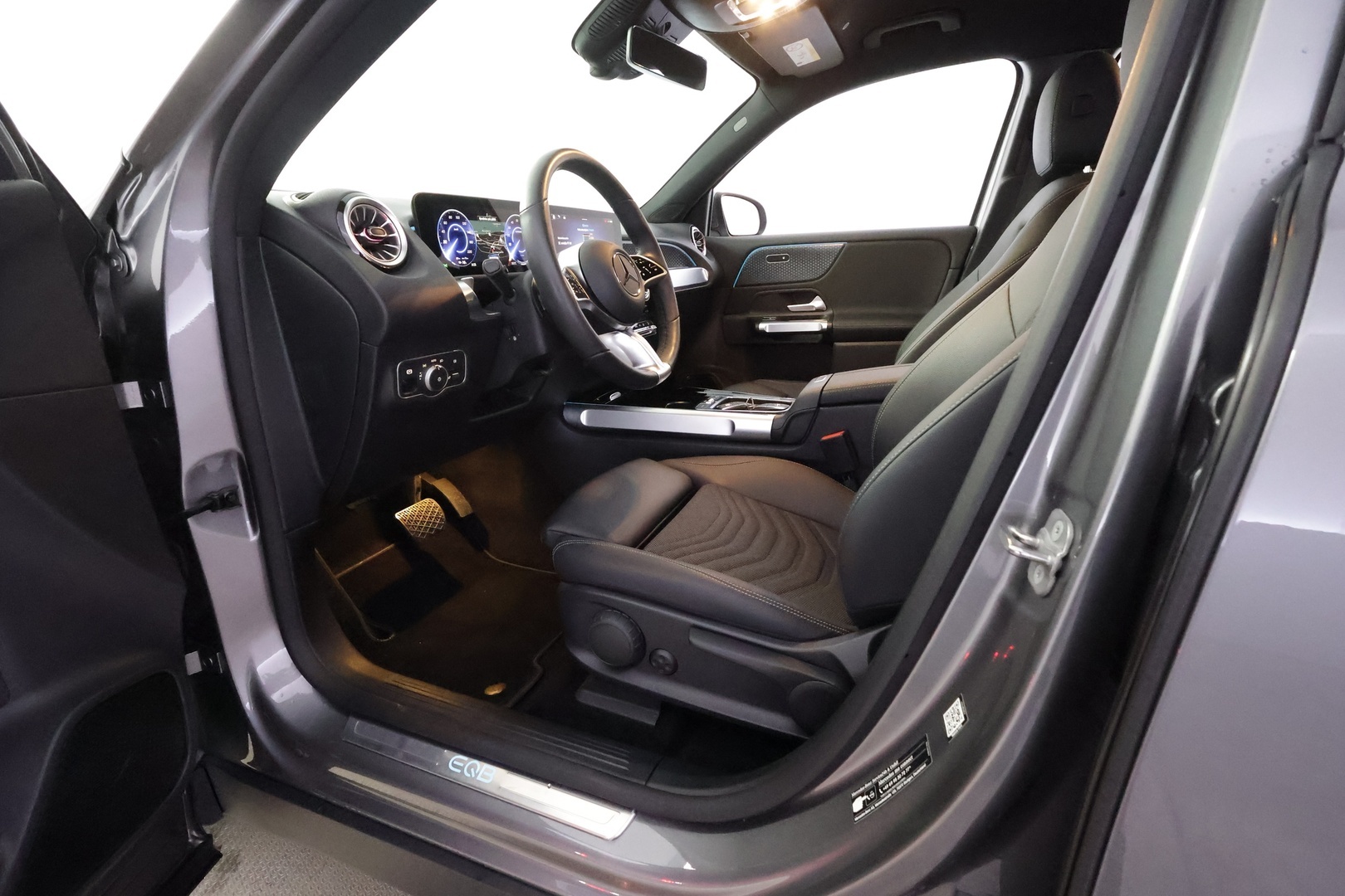 MERCEDES-BENZ EQB 2025