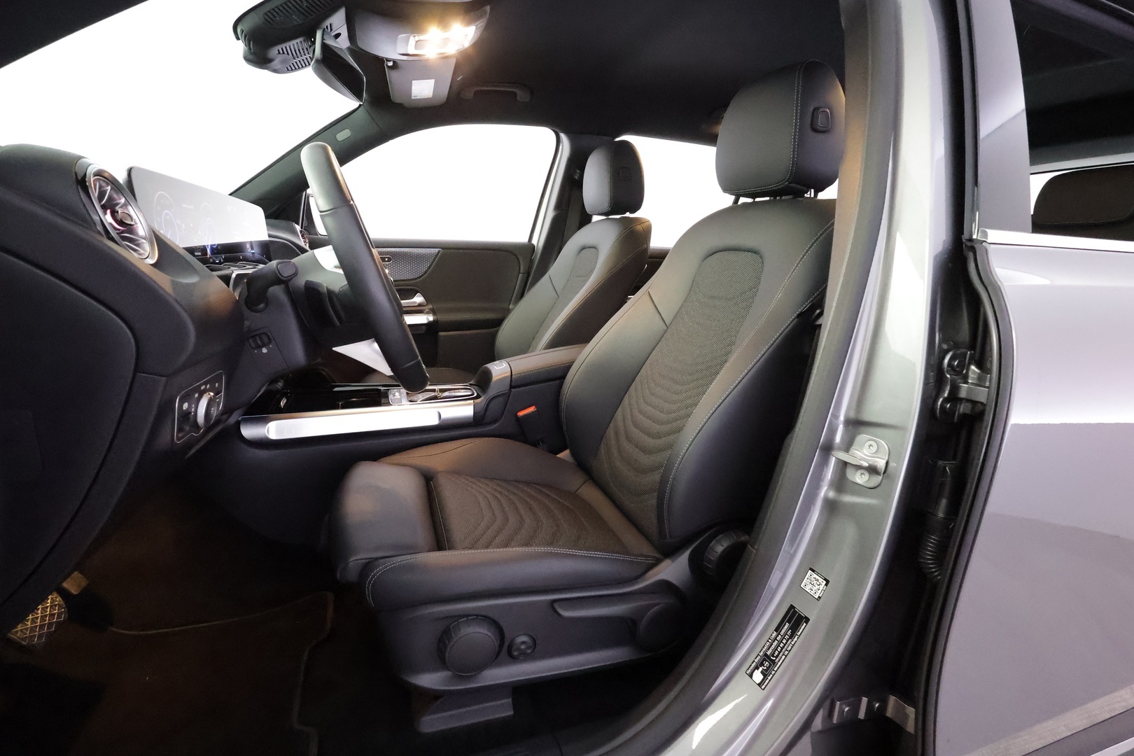 MERCEDES-BENZ EQB 2025