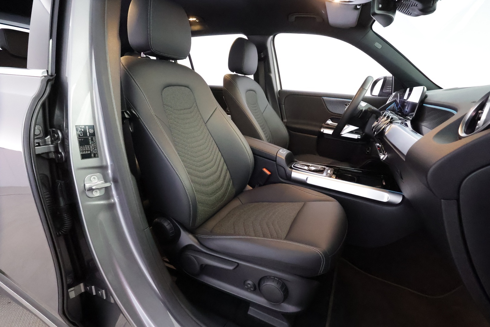 MERCEDES-BENZ EQB 2025