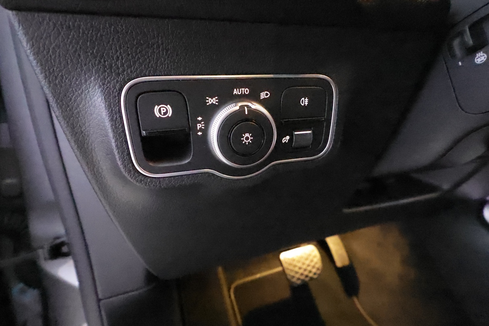 MERCEDES-BENZ EQB 2025