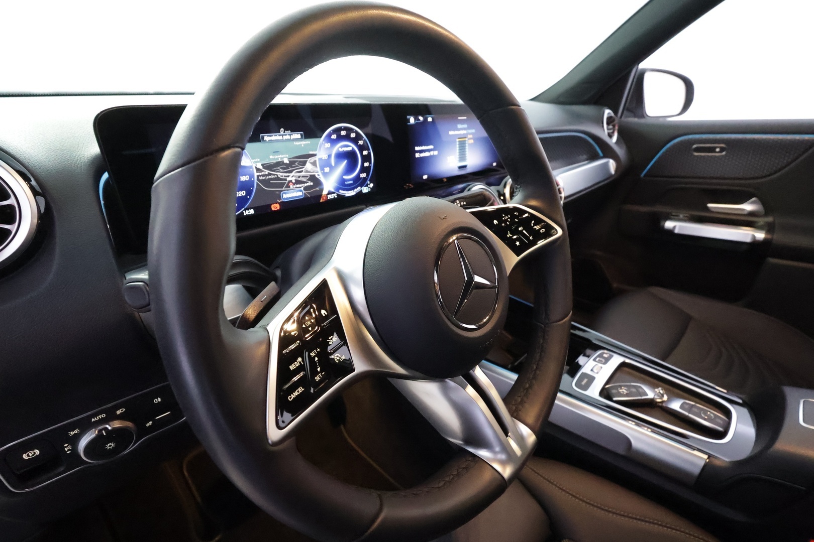 MERCEDES-BENZ EQB 2025