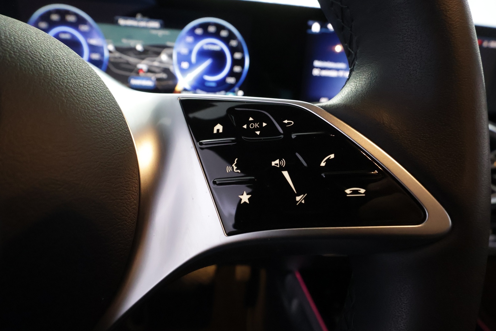 MERCEDES-BENZ EQB 2025