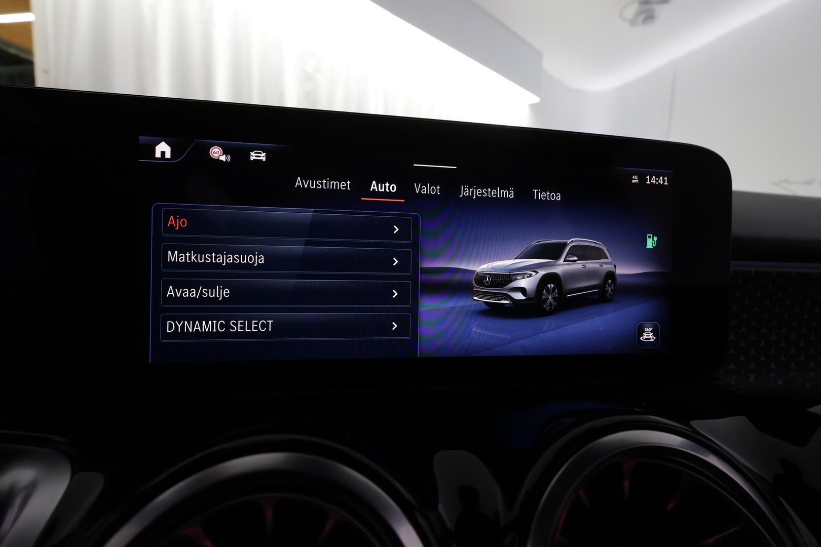 MERCEDES-BENZ EQB 2025