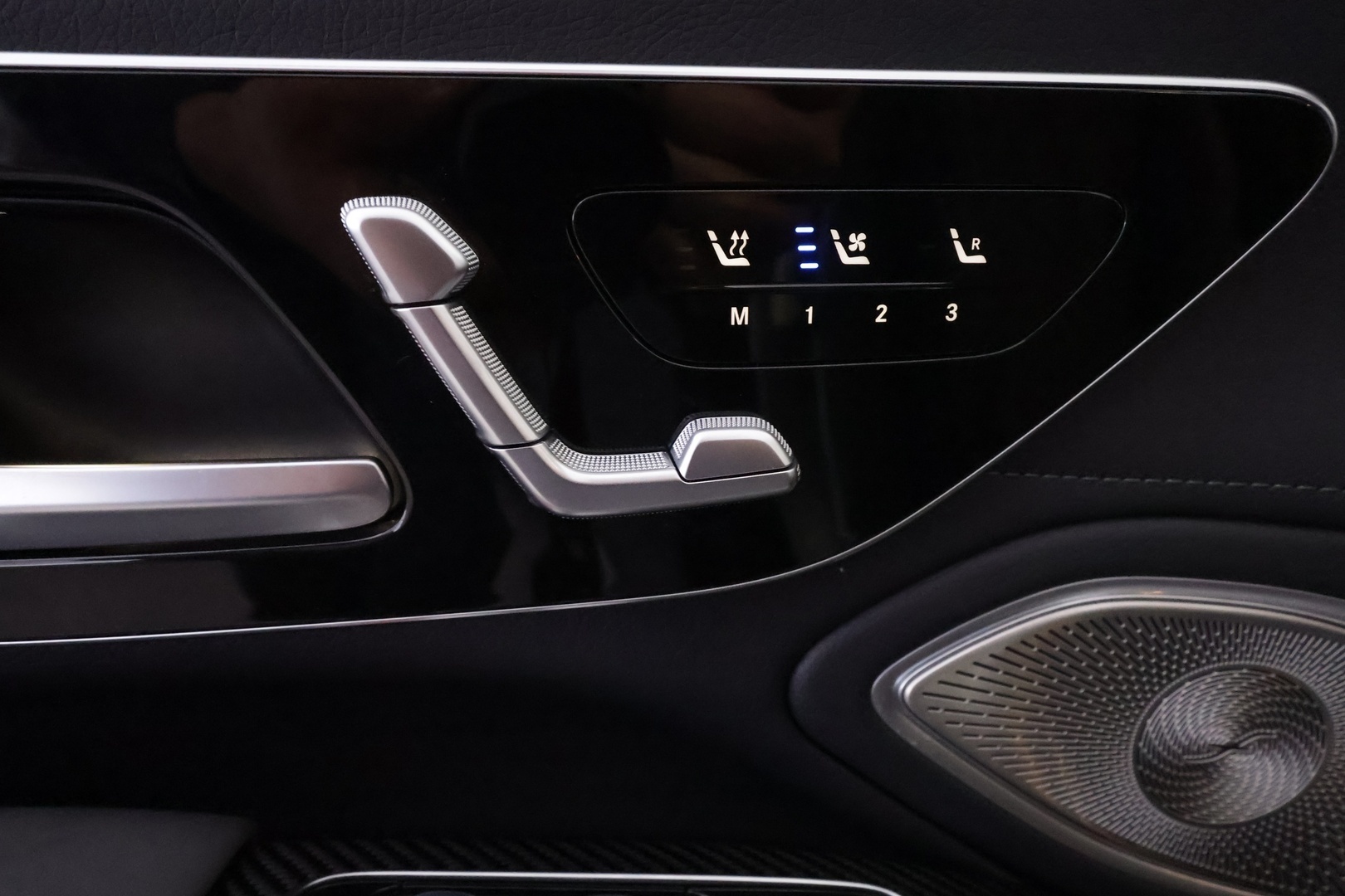 MERCEDES-BENZ EQS 13