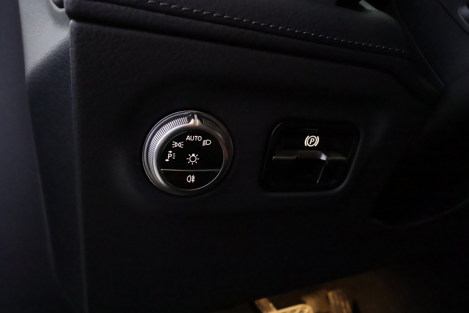 MERCEDES-BENZ EQS 15